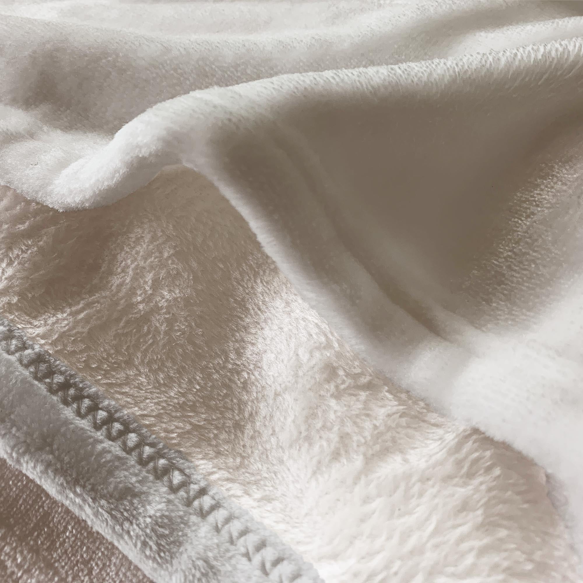 When You Are Feeling Low Just Hold It Really Tight - Personalized Blanket - Gifts For Mother, Grandma, Auntie Big Size - Image 4